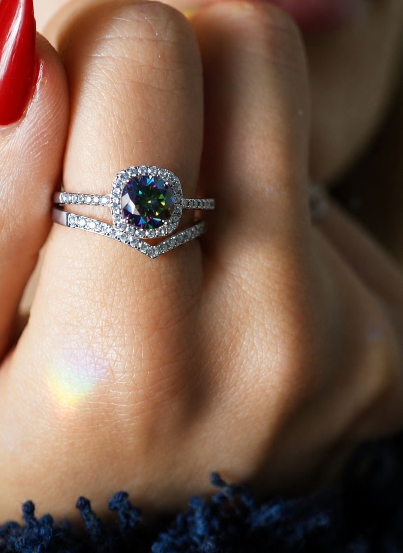 Aurora Boreal® Moissanite Ring