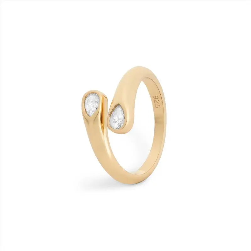 Lily Pear Moissanite Ring | 18k Gold Vermeil